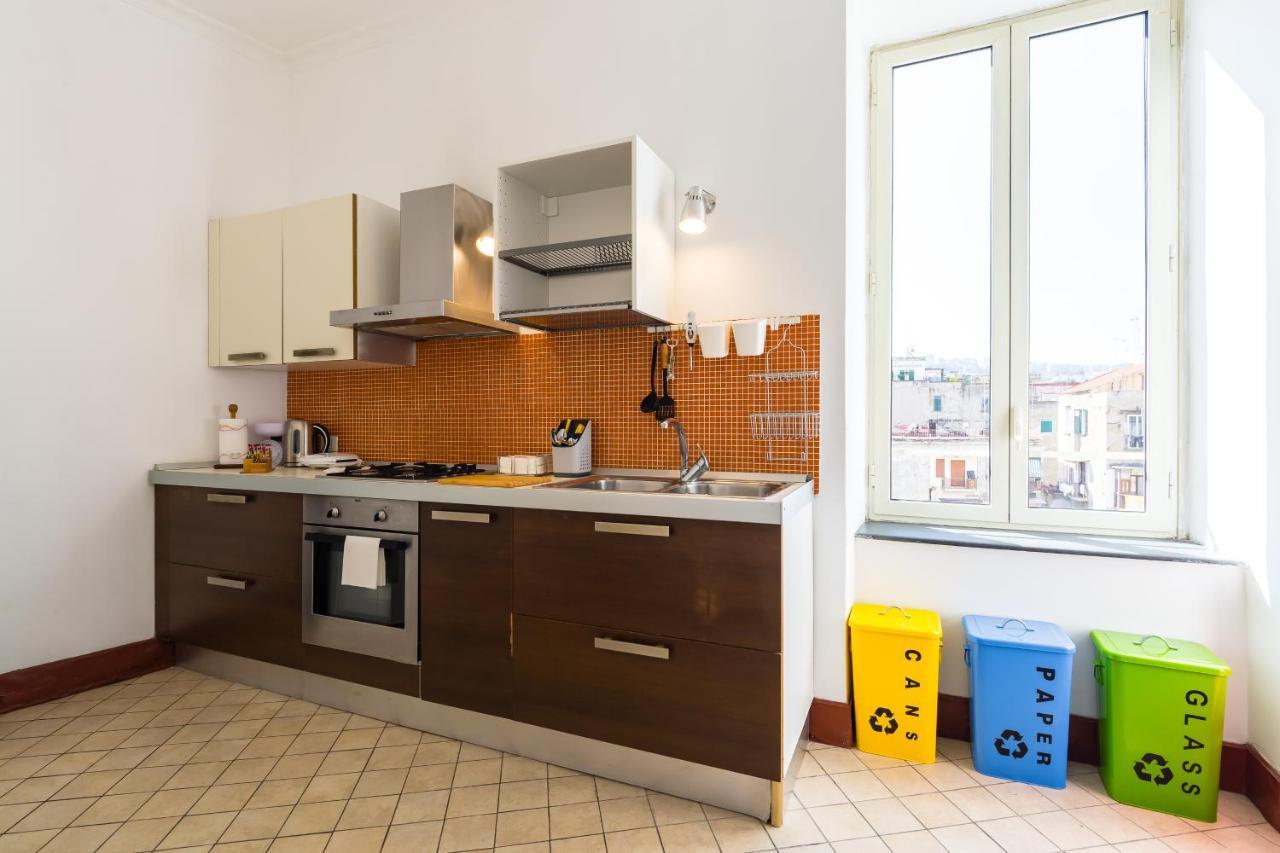 Lopez 20 A Big Family Apartment By Napoliapartments المظهر الخارجي الصورة